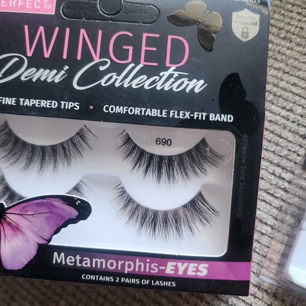 Lashes - Picture 5 of 13